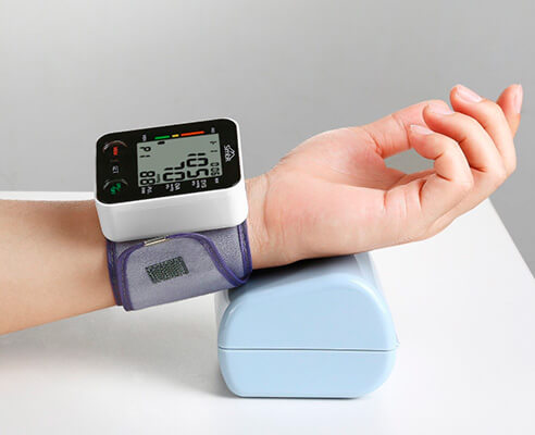 mejor tensiómetro digital de muñeca SIMBR Home Health